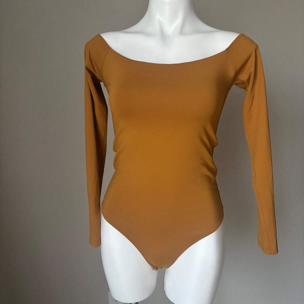 Babaton Contour Off-Shoulder Longsleeve Bodysuit Size Medium Warm Ochre Mustard